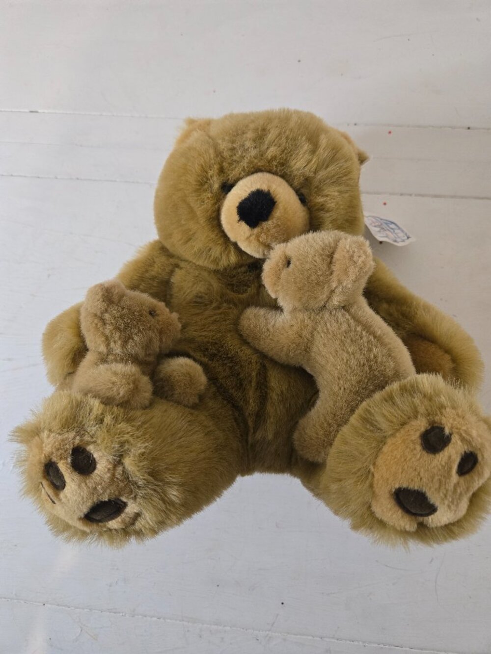 Happy Balloon Amsterdam Netherlands Mama Bear Tan/Brown Plush with Two Cubs